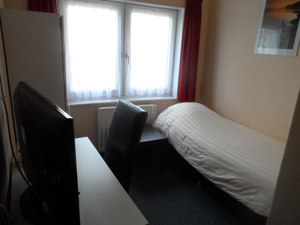 Hulsebos Otel Zuidbroek Oda fotoğraf