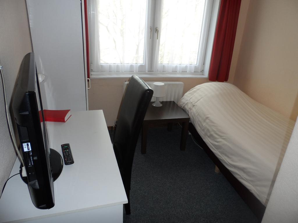 Hulsebos Otel Zuidbroek Oda fotoğraf